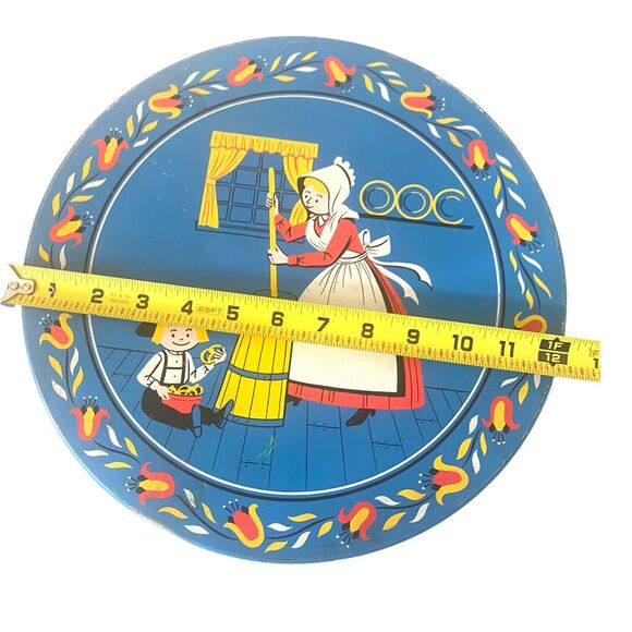 Vintage Quinlan’s Amish Dutch Round Tin Pennsylvania Blue Farm Butter Pretzel - Picture 9 of 12